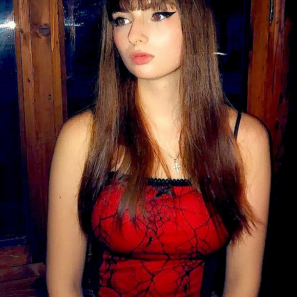 Red spider web🕸🕷 tank top - Picture 5 of 16